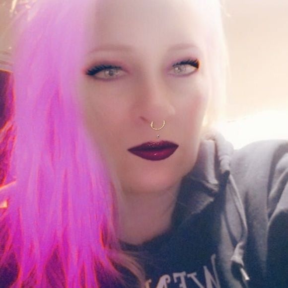 Meet your Posher, Lori - Picture 1 of 1